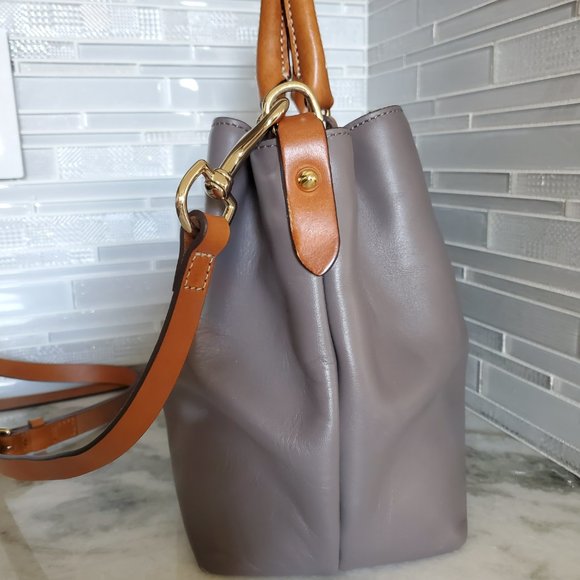 NWOT Dooney and Bourke City Barlow Crossbody Taupe Perfect Condition - Picture 6 of 16